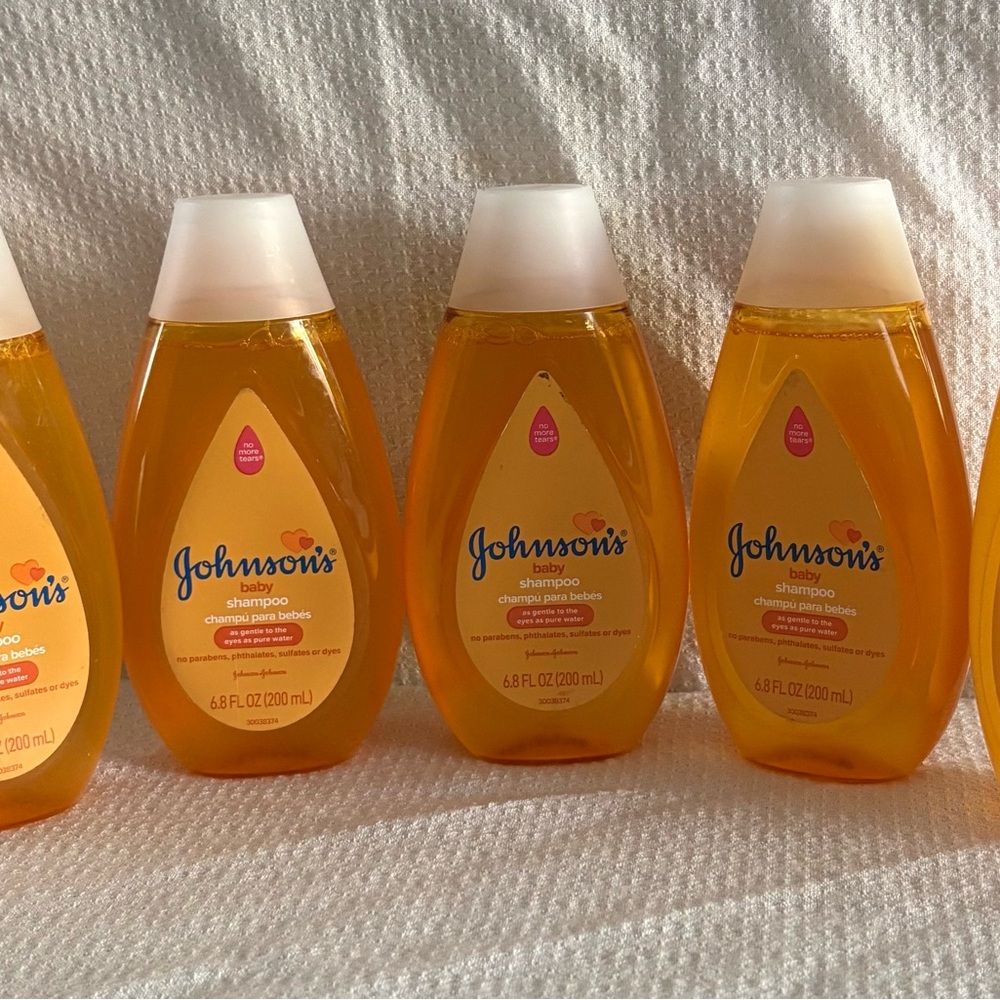 LOT OF 5 JOHNSON'S BABY CHAMPOO DAILY CARE PURE & GENTLE 200 ml. / 6.8 OZ